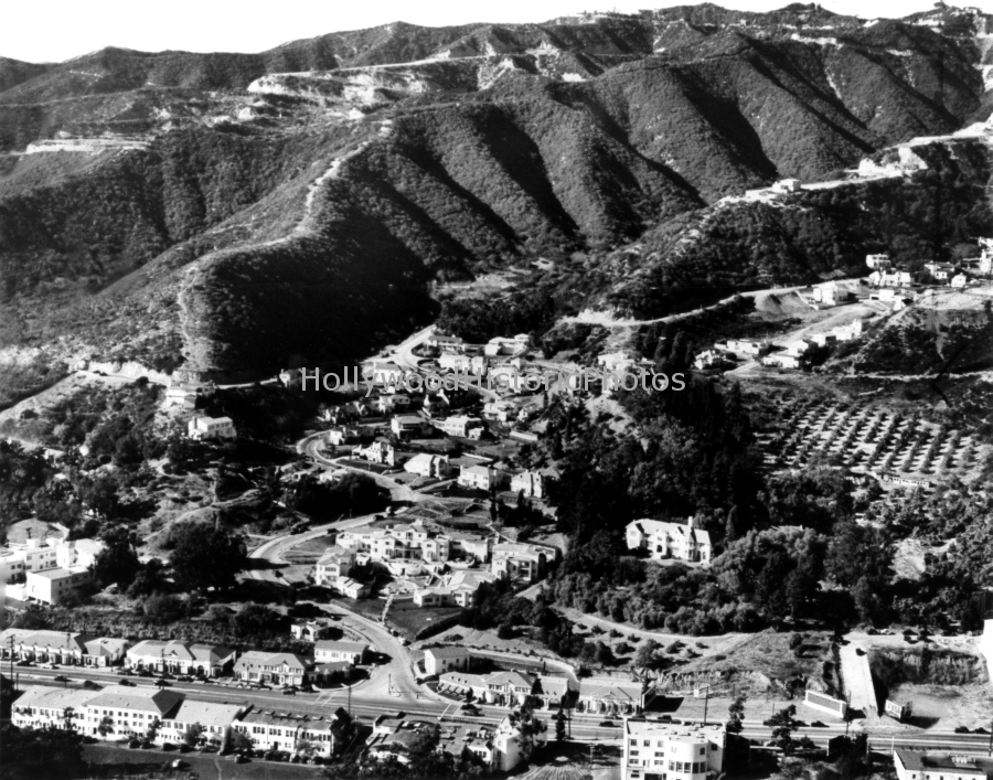 Sunset Plaza Drive 1938 wm.jpg